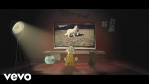 Mylène Farmer est "Sentimentale" : découvrez son nouveau clip !